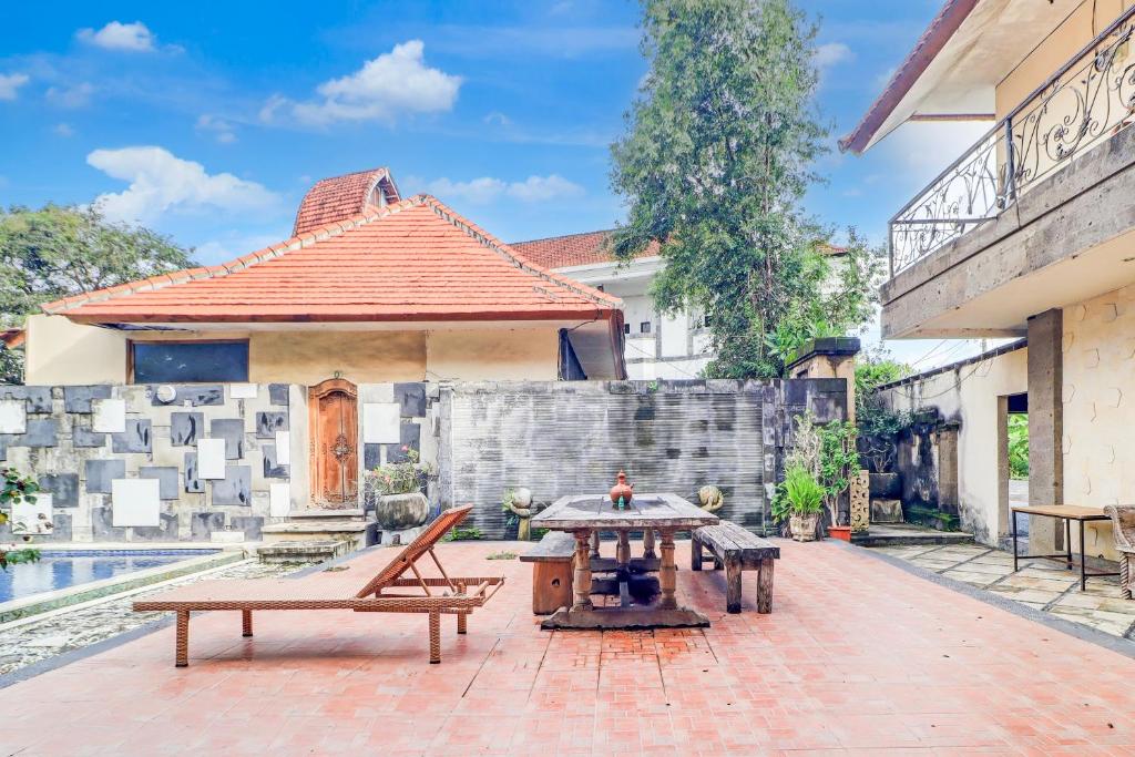 Capital O 93844 Arta Adi Homestay Near Bali Zoo